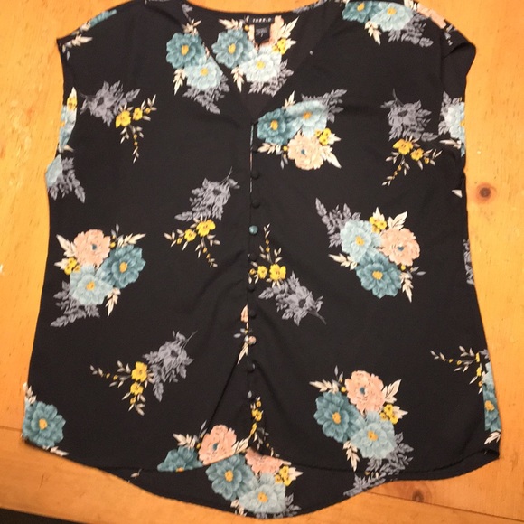 Torrid Black Floral Sleeveless Top - Host Pick - Picture 6 of 11